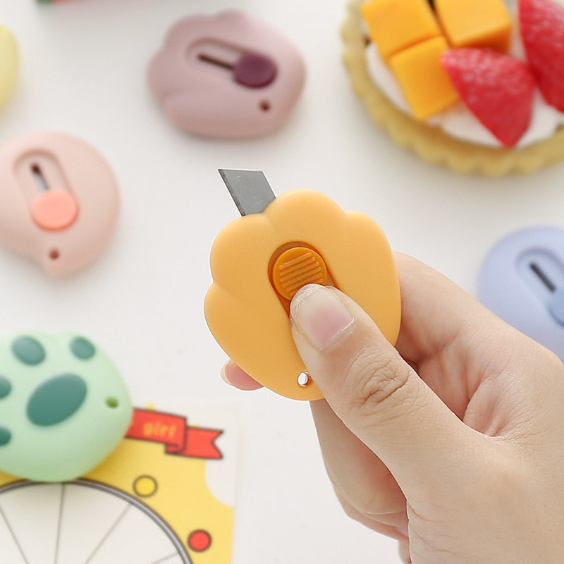 Kawaii Paw Retractable Cutter